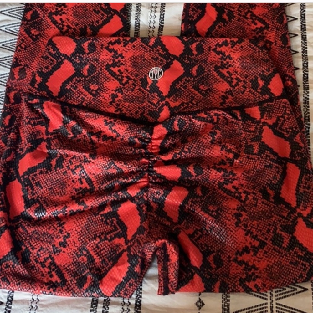TIL You Collapse size M Red snake print leggings scrunched butt